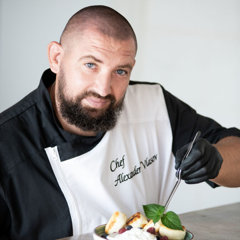 Александр Власов